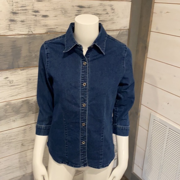 Denim button down shirt in excellent condition! - Picture 1 of 5